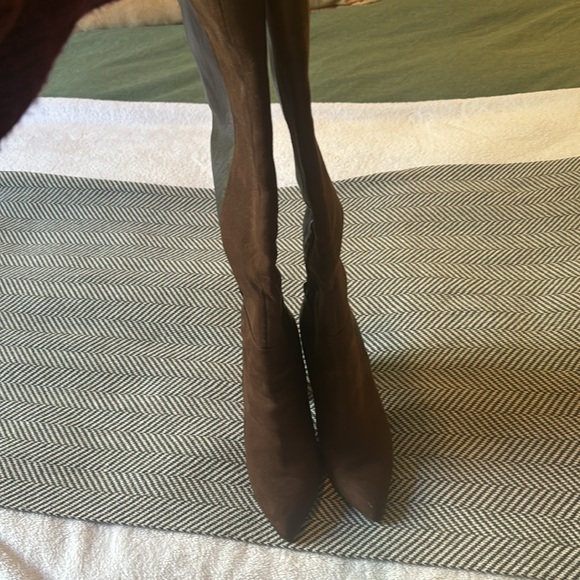 Combo of suede and leather heeled boots in chocolate color - Picture 6 of 7